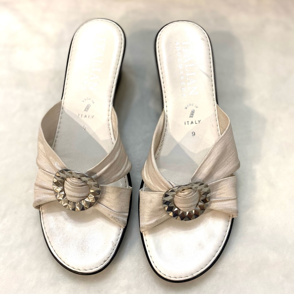 ITALIAN SHOEMAKERS BRAND WHITE SLIP ON HEELED SANDALS